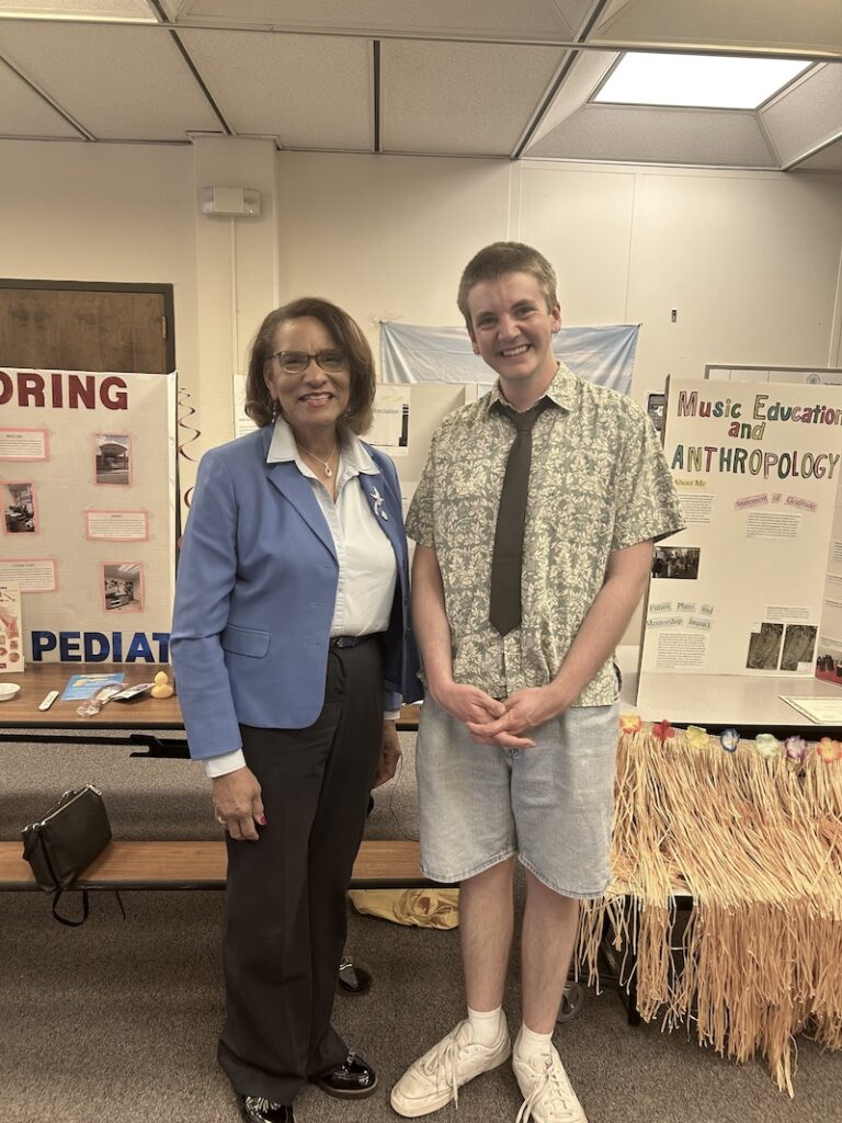 Pamelya Herndon serving as a mentor for a high school student